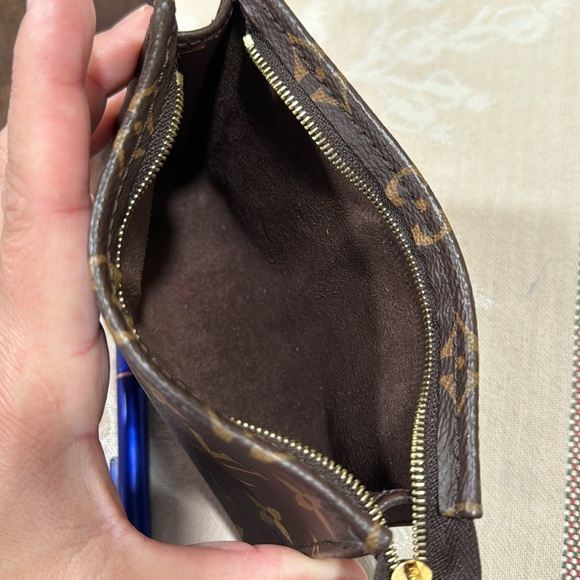 Authentic Monogram Toiletry Pouch on chain insert. Microchipped! Toiletry 15 - Picture 16 of 17